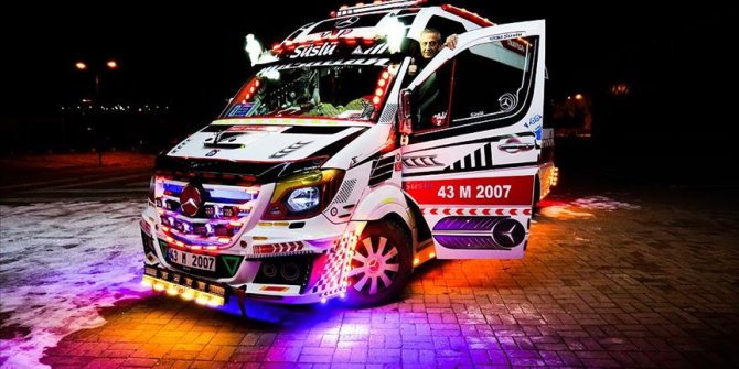 Modifiye tutkunu 'Süslü'nün dolmuşunda renkli yolculuk