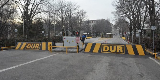 Meclis kapısında kendini yakmak istedi