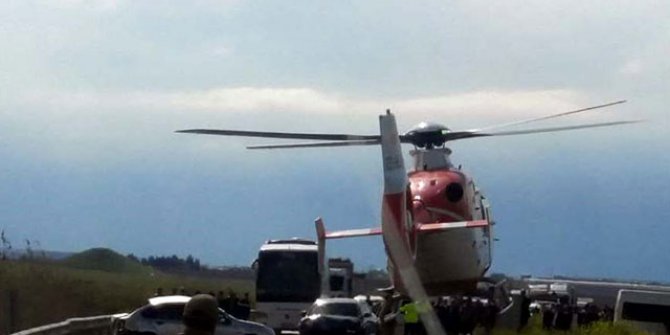 Korkunç kaza: Ambulans helikopter yola indi