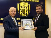 Yenimahalle Belediye Başkanı Fethi Yaşar Ankaragücü Başkanı Fatih Mert’i makamında ziyaret etti