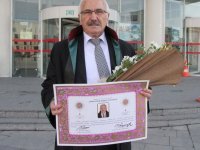 70 yaşında çocukluk hayalini gerçekleştirip avukat oldu
