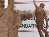 Diyarbakır'da, Roma dönemine ait savaşçı figürlü heykel ele geçirildi
