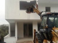 Bodrum’da kaçak yapıların yıkımı sürüyor