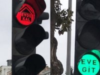 Trafik ışıklarıyla koronavirüse karşı 'Evde kal' çağrısı
