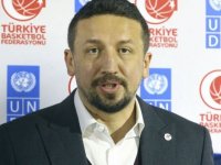 Hidayet Türkoğlu'ndan 'evde kaldığını' gösteren 100 kişiye hediye