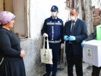 Mamak Belediyesinden kağıt toplayıcılarına gıda ve hijyen paketi