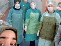 Doktor koronavirüsü yendi, işine döndü