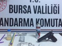 Uyuşturucu ve tabancayla yakalandılar