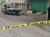 Üsküdar'da park halindeki otomobil yandı