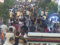 İstiklal Caddesi'nde hafta sonu yoğunluğu