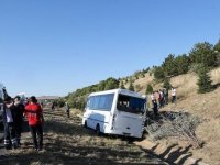 Ankara'da yolcu otobüsü servis aracına çarptı: 1 ölü, 8 yaralı
