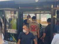 Kaymakam tıka basa dolu otobüsü boşalttı