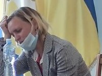 Ukrayna’da bir kadın eşinin ameliyatla kesilen bacaklarını torbada teslim aldı