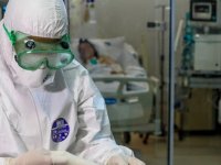 Covid-19'u yenen doktor: Hastalık ansızın yakalıyor ve hemen de bırakmıyor