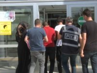 Darbettikleri kişinin parasını gasbeden 2 şüpheli, yakalandı
