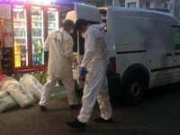 Balkondan yarı çıplak halde otomobilin üzerine düşen genç yaralandı