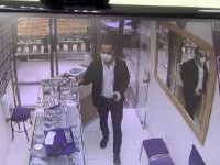 Üsküdar'da sahte altınları kuyumcuya satmaya çalışan şüpheli böyle yakalandı