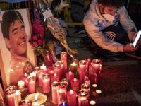 Napolililer Maradona için sokaklara döküldü