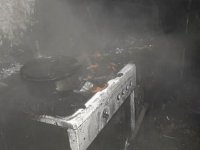 Ocakta unutulan yemek evi yaktı