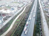 TEM'de 3 araç çarpıştı: 4 yaralı