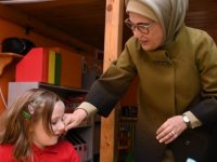 Emine Erdoğan'dan çocuklara: Kalbimiz, vatan sevgisinin doğduğu ev, bayrağımızın dalgalandığı topraktır