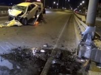 Otostopla bindiği otomobilin kaza yapmasıyla öldü; 2 de ağır yaralı