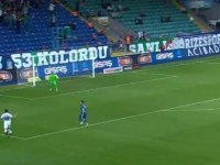 Erhan Çelenk gole giderken topu taca attı