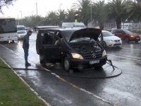 Vatan Caddesi'nde minibüs yandı