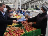Başkan Şimşek Pazarcı Esnafına İş Gömleği Dağıttı