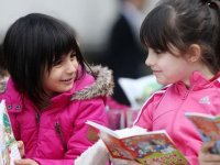 Çocuklarımızı kitap okumaya özendirmemiz gerekiyor