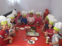 Keçiörenli minikler turşu kurdu