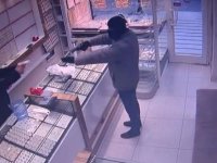 Kuyumcu, silahlı soyguncuyu böyle püskürttü