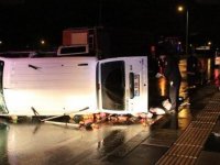 Virajı alamayan minibüs devrildi: 5 yaralı