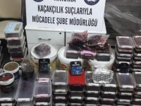 Kaçak tütünleri marka paketlerine sarıp kafelere satmış