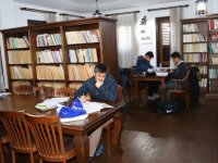 3 kütüphanede öğrencilere huzurlu ortam