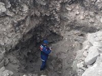 Kepçeyle kazı yaparak define arayan kişi, suçüstü yakalandı