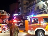 Cezaevinden tahliye kişi, çocuklarını göremediği iddiasıyla elektrik direğine çıktı