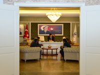 Serhat Oğuz, makam kapısını halka açtı