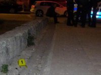Hasımlarına ateş açtılar, kaldırımda oturan çocuğu vurdular