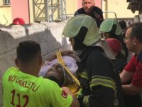 İskele devrildi: 2 işçi yaralı