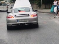 700 bin liralık lüks otomobil yolda kaldı