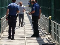 Motosikletten düşen çantası bomba paniğine neden oldu