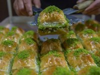 Bayramda sağlıksız beslenme hasta ediyor