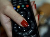 Televizyon karşısında oturmak, oturarak çalışmaktan riskli