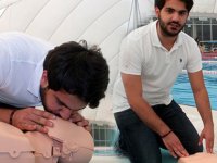'Suda boğulma tehlikesi geçiren kişiye arkadan müdahale edin'