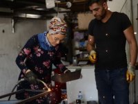 Demirci eşine kalfa oldu