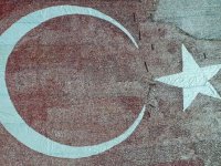 Kurutmaya bırakılan domateslerden ay yıldız