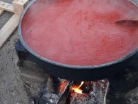 Evde bahçede salça nasıl yapılır; domates salçası kaynatılarak mı bekletilerek mi daha güzel?