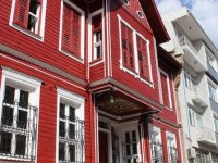 Restore ettirdiği konağı 'efsane renk'e boyattı