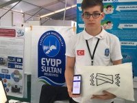 İşitme engelliler için 'alarm yastık' tasarladı